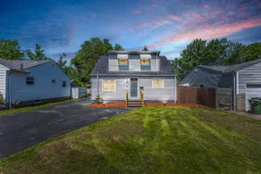Modern & Stylish | Cozy 3BR Home w/ hot tub - Image 2