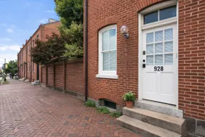 Modern Suite • Offst Parking • Laundry • WiFi - Image 5