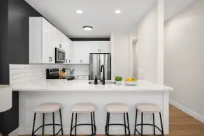 Modern Suite • Offst Parking • Laundry • WiFi - Image 4