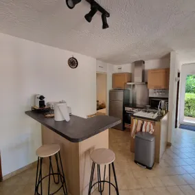 6 people - garden and beach within walking distance - Image 3