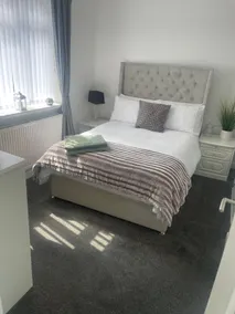 Outstanding two bed property - Image 3