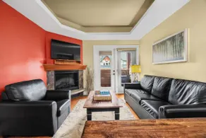 Fireplace Suite, Hot Tub, Pool & Free Park Pass - Image 3