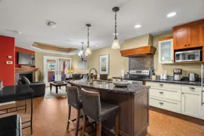 Fireplace Suite, Hot Tub, Pool & Free Park Pass - Image 2