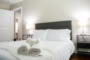 Cozy Retreat Near Airport & Downtown - Image 2