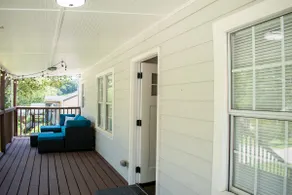 Cozy Retreat Near Airport & Downtown - Image 3