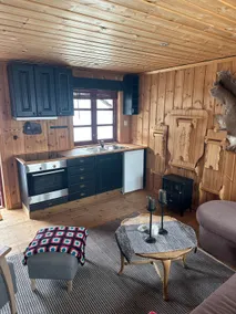 Small cabin in the middle of everything - Image 4