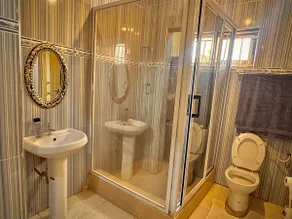 Phil's Apartment - Image 4