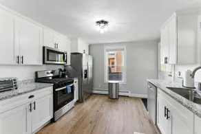 Modern 1BR Near Wesleyan & Main Street - Image 2