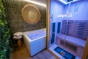 Escape - Suite with Balneo and Sauna - Downtown - Image 2