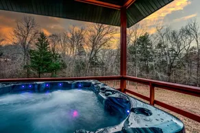 Buffalo River Area Farmhouse Hot Tub Sleeps 14 - Image 3