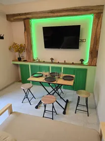 Private 1-bedroom accommodation Air conditioning Hot tub Breakfast - Image 5