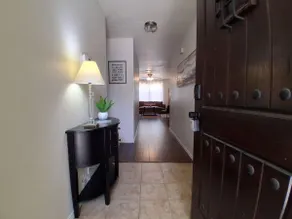 Great Location+ Backyard+Comfort+Spacious+Retreat - Image 2
