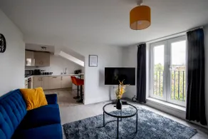 Modern 2 Bedroom First Floor Apartment, Free Parking, Woking - Image 4