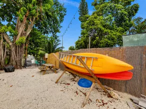 West Park 4BR Lake Retreat with Pool, Sleeps 10 - Image 3