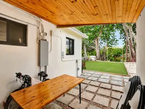 West Park 4BR Lake Retreat with Pool, Sleeps 10 - Image 4
