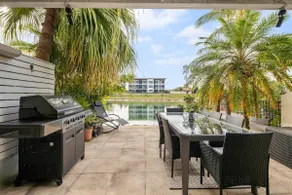 Elanora Oasis - Lakefront Serenity and Resort Living - Image 4