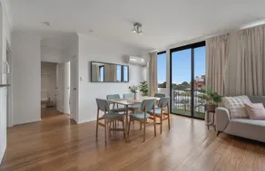 Central Urban Nest – Pool, Gym & Free Parking - Image 2