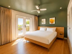 Spacious 3-Bed Suite Near Ferry & Beach - Image 4