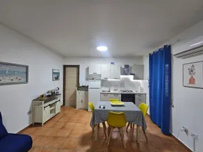 Independent studio apartment by the sea - Image 2