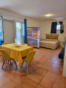 Independent studio apartment by the sea - Image 4