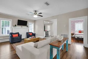 Colorful Murray Hill Pool House - Image 3