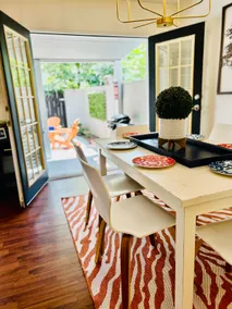 Evie's Endzone- Pet Friendly, Prime Location - Image 2