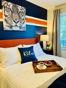 Evie's Endzone- Pet Friendly, Prime Location - Image 4