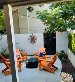 Evie's Endzone- Pet Friendly, Prime Location - Image 3