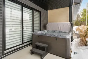 3BR Condo | Jacuzzi & Home Office | Mirabel - Image 3
