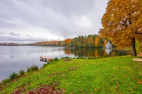 Exquisite Lake House - Image 5