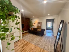 Your Perfect Chic Home Stay - Image 5