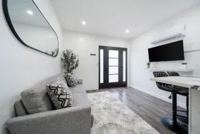 Prime location near downtown and Coronado island - Image 2