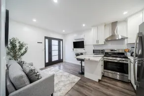 Prime location near downtown and Coronado island - Image 4