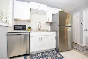 Comfy, Quiet Stay Near Airport! - Image 5