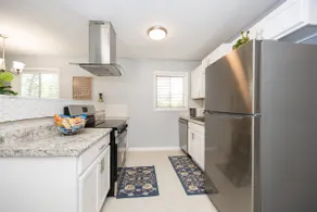Comfy, Quiet Stay Near Airport! - Image 4