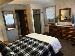 Suite 3 waterfront on Glen Lake - Image 3