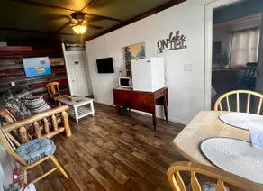 Suite 3 waterfront on Glen Lake - Image 5