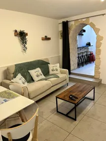 Ground floor apartment with terrace - Image 5