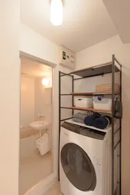 Crane Shibuya 2 stations from Shinjuku 10-minute taxi ride, 28 sqm! Sleeps up to 5, king-size bed, WiFi - Image 4
