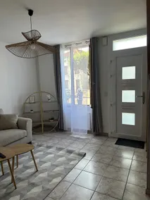 Accommodation for 4 people, courtyard and parking - Image 5