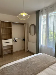 Accommodation for 4 people, courtyard and parking - Image 2