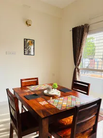 Upscale 2 Bedroom Flat near City Center - Image 3