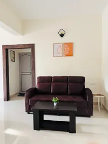 Upscale 2 Bedroom Flat near City Center - Image 2