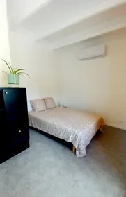 Townhouse close to shops and beaches - Image 3