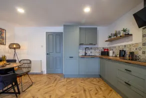 Modern 2-Bed Apt, Private Parking, Ayr Town Centre - Image 4