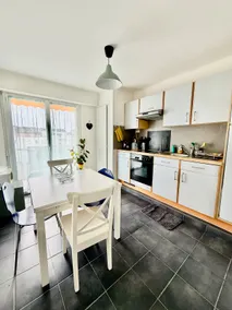 The City Dweller | Spacious and Bright T3 | Close to Station - Image 3