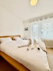 The City Dweller | Spacious and Bright T3 | Close to Station - Image 5