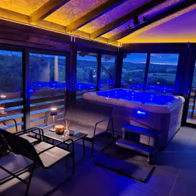 House with Pool and Jacuzzi - Image 2