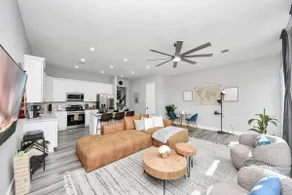 Pool | Sleeps 10 | 3BR | Near Downtown, Med Center - Image 5