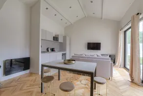 Bright new apartment – 6 people, parking - Écully/Lyon - Image 3